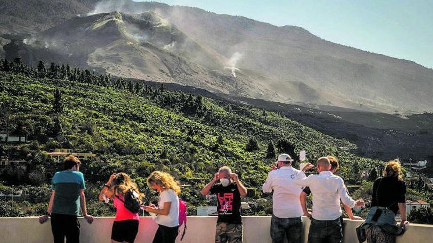 Otros 700 desalojados por el volcán de La Palma pueden volver a casa al reducirse el área de exclusión