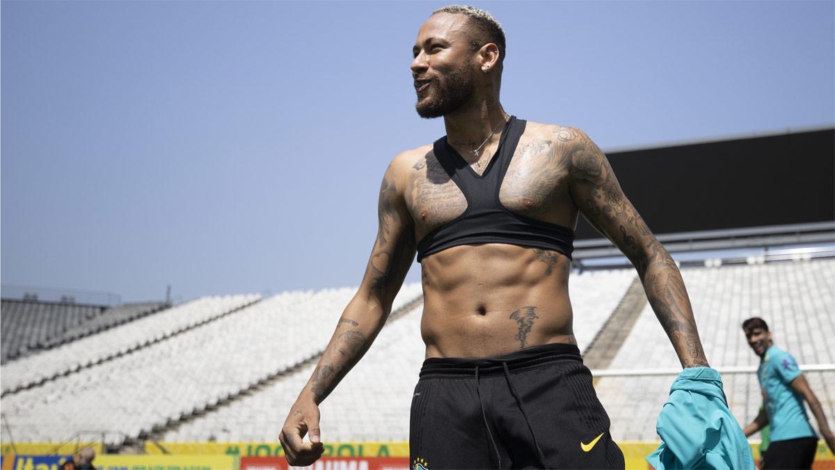 Neymar exhibió su barriga en el último entrenamiento de Brasil