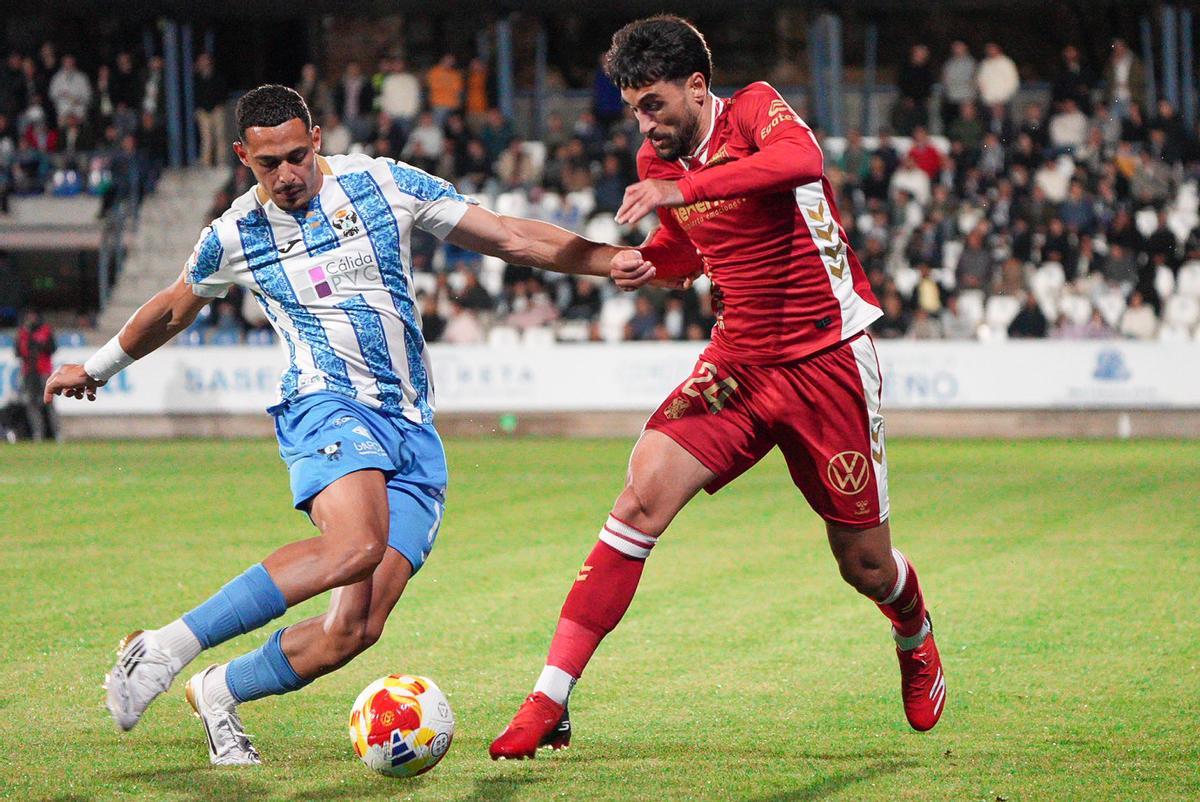 Iván Chapela, durante el partido entre Tenerife y Talavera.