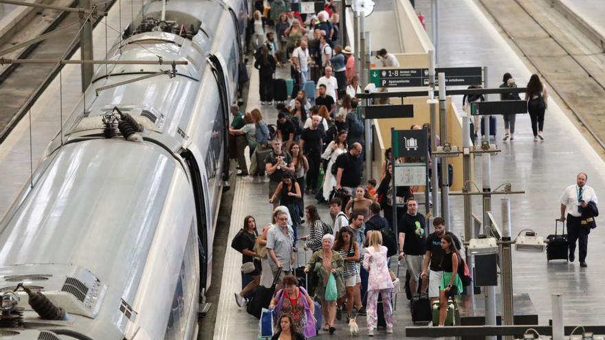 Zaragoza registra un 83% más de turistas llegados en tren por el Pilar