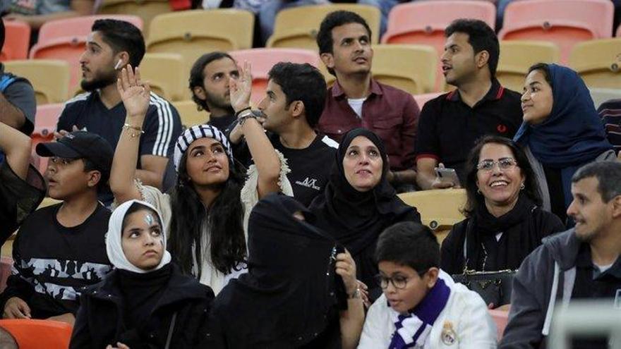 Al fútbol con mujeres en Arabia