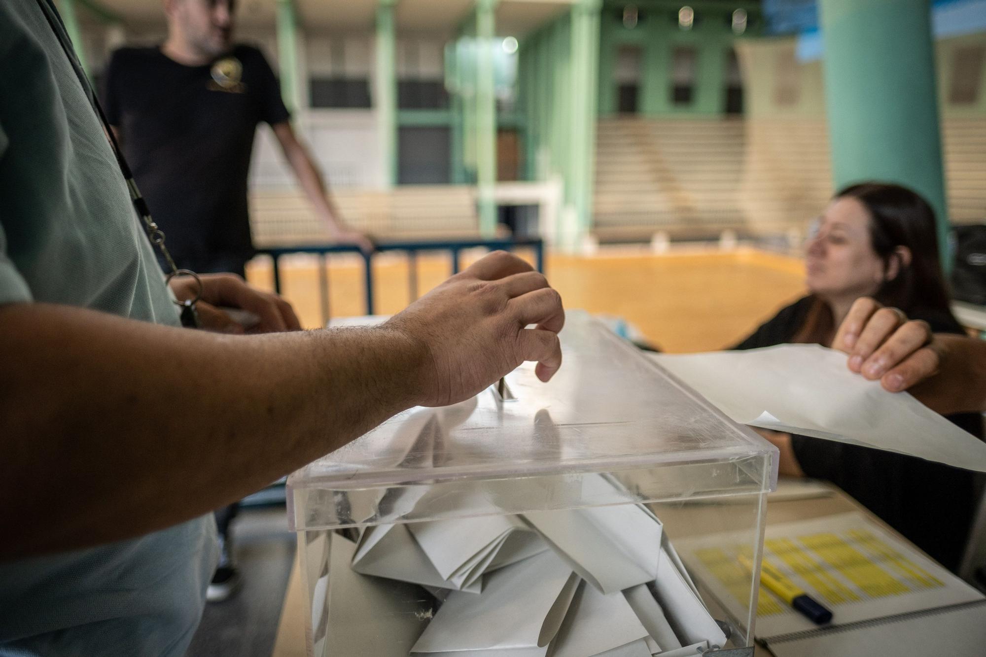 Votaciones de taxistas para decidir la reducción de licencias en Santa Cruz