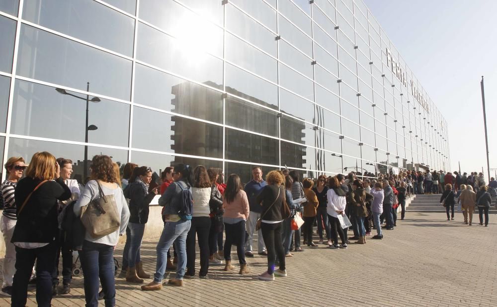 Recogida de dorsales de la Carrera de la Mujer