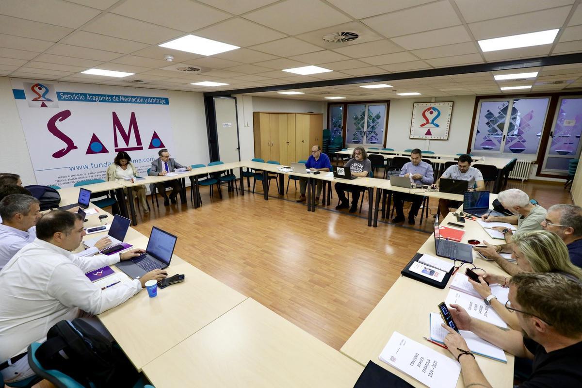 Una de las reuniones entre Avanza y el comité del bus urbano de Zaragoza, el pasado mes de septiembre en el SAMA.