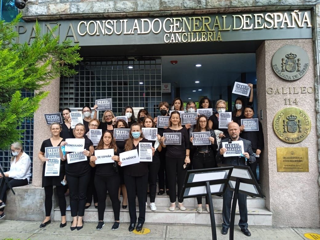 &quot;Lunes negro&quot; de protesta del personal laboral de los consulados