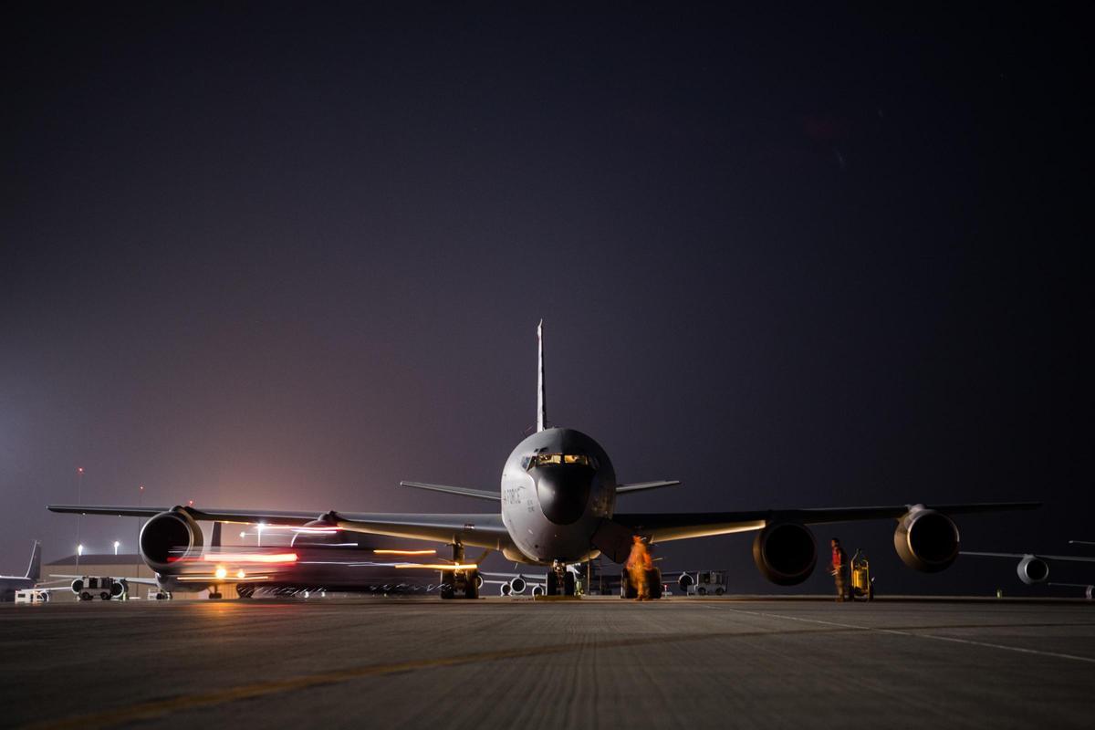 Un avión cisterna KC135 Stratotanker de la US Air Force en la baase catarí de Al Udeid. Lauren Parsons USAF