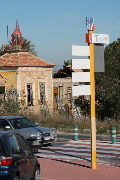 Casa y Torre de Los Balcones con imágenes captadas entre 2008 y 2017 y en el que se observa el deterioro del inmueble