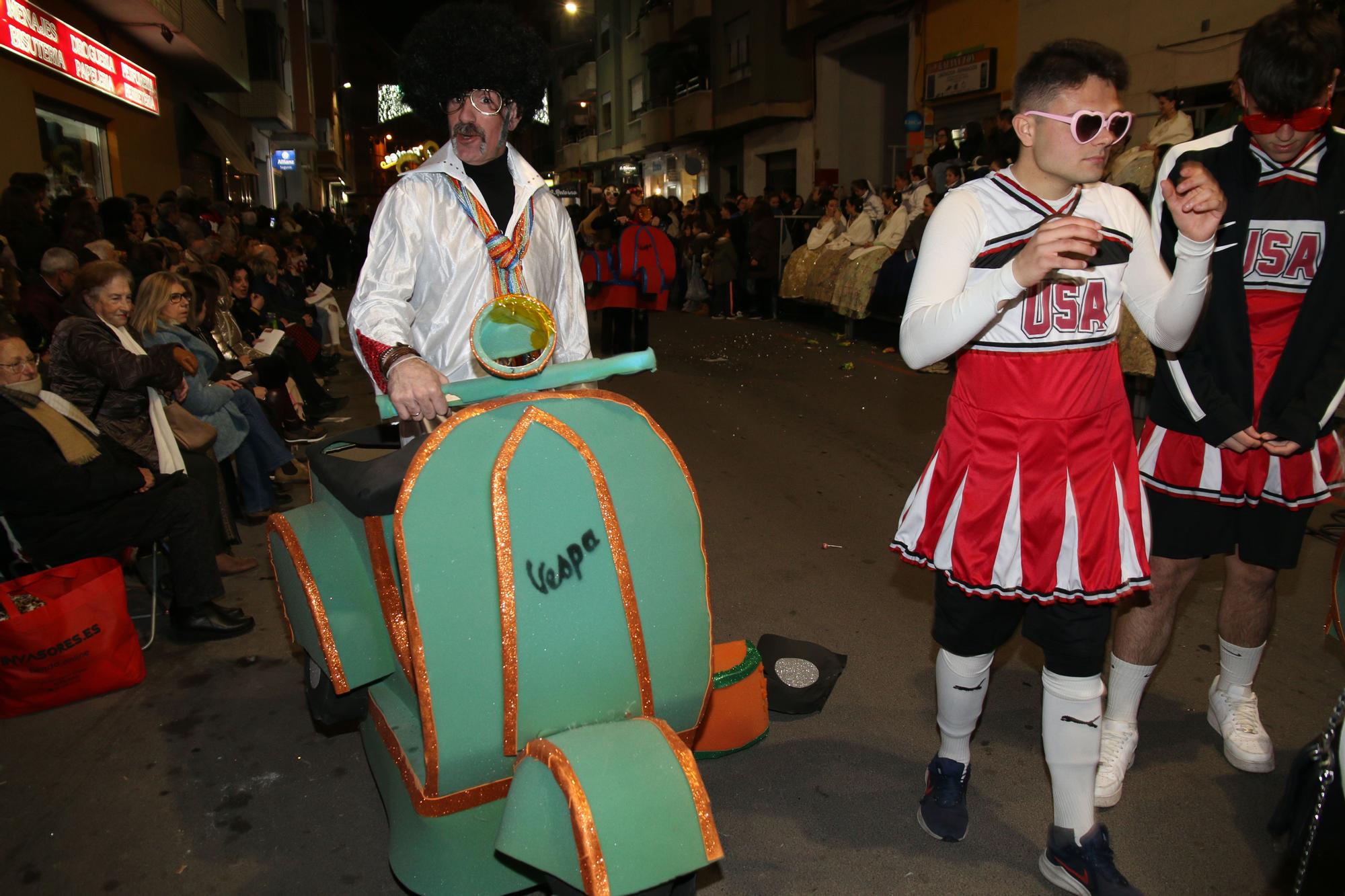 FOTOGALERÍA I La cabalgata del Ninot de Burriana, en imágenes