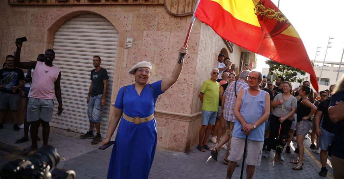 Un detingut a Mataró per incitar la "cacera" de migrants a Múrcia Un detingut a Mataró per incitar la "cacera" de migrants a Múrcia