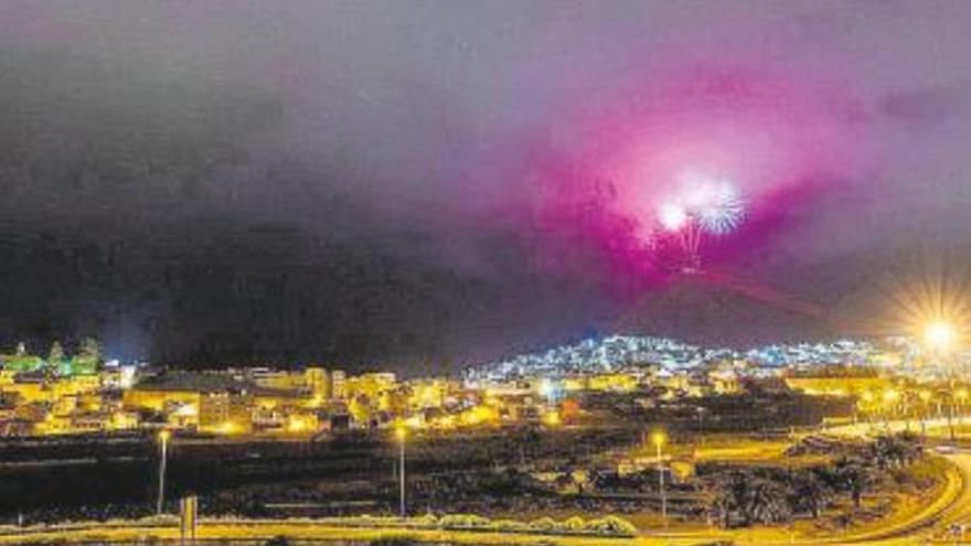 Volcán anunciador de las Fiestas Mayores de Gáldar.