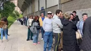 El Real Avilés enciende la ilusión de la afición: largas colas para conseguir entradas en busca de la final del play-off
