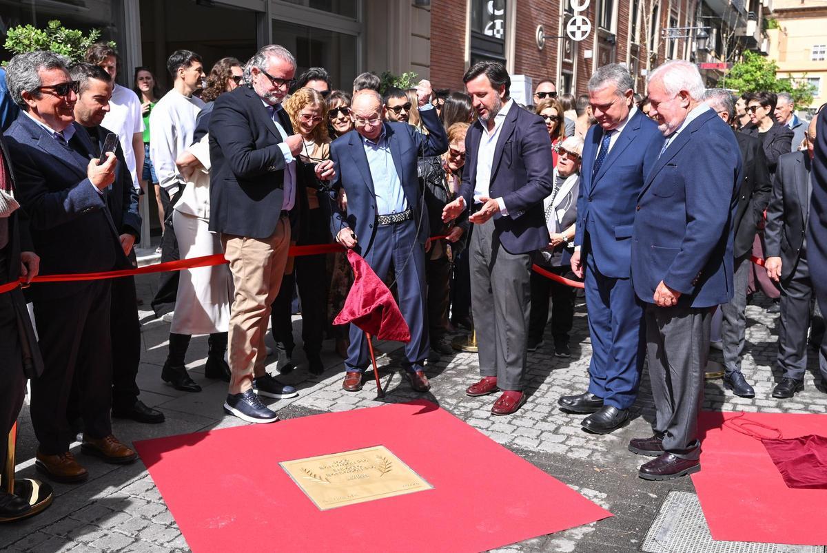 Los propietarios de Hiperber descubrieron su placa en Elche