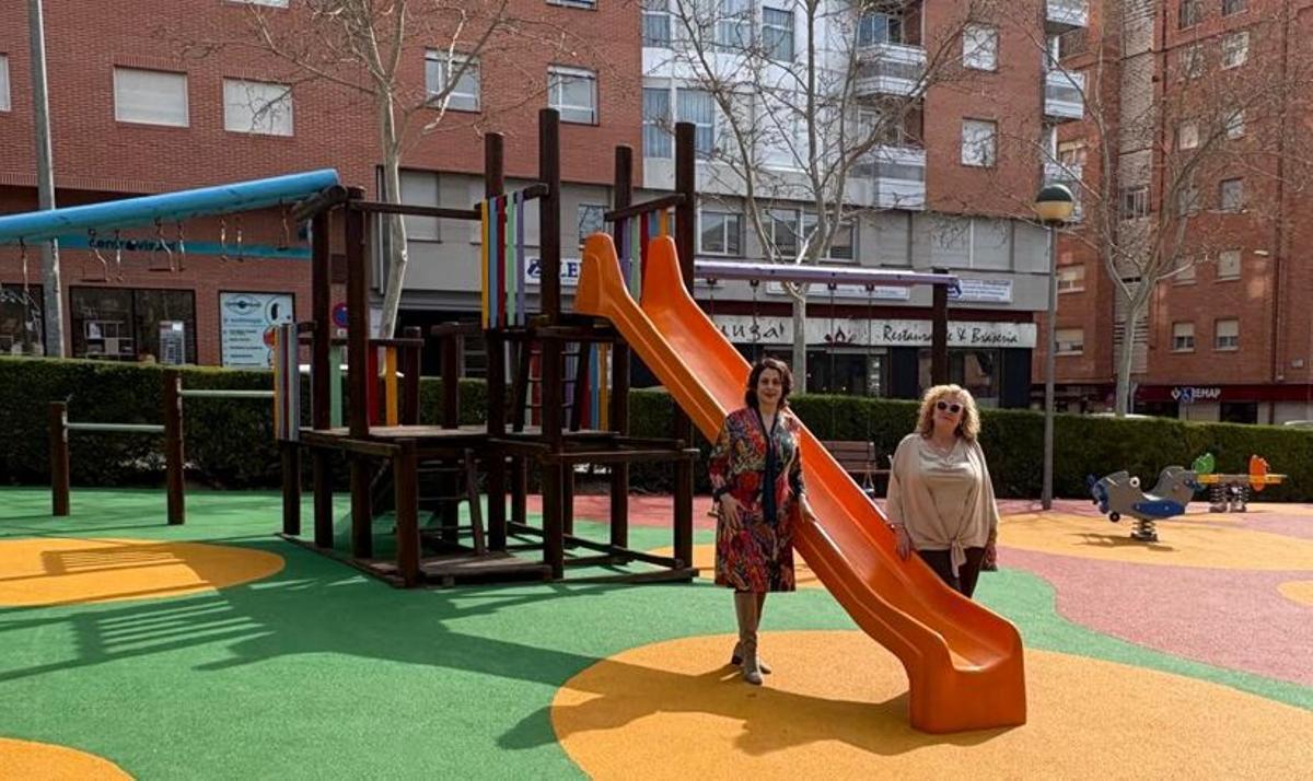 La alcaldesa Emma Buj, en el renovado parque de La Estrella.