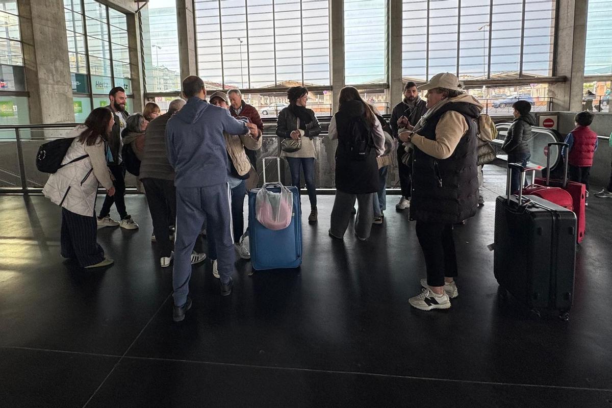 Recibimiento a las cordobesas en la estación este sábado.