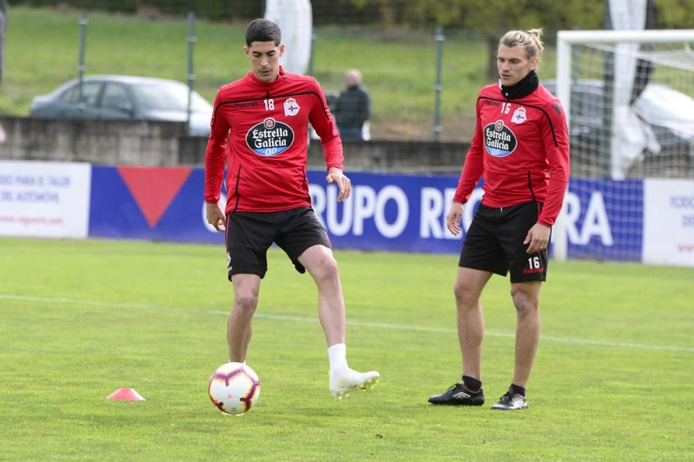 El nuevo entrenador Pablo Martí dirige un entrenamiento con ejercicios ofensivos y partidos en espacio reducido de alta intensidad.