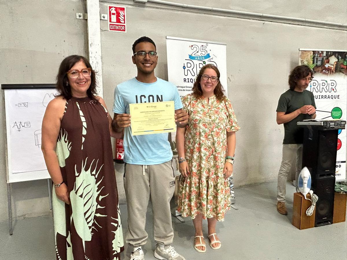 EN IMÁGENES: El pionero taller de Riquirraque en Castrillón celebra su primera promoción de graduados