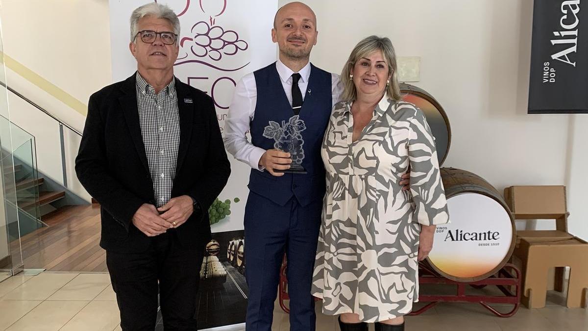 Fernando Bravo junto a Molas y Reus, presidentes de Aseca y CRDO Alicante, respectivamente.