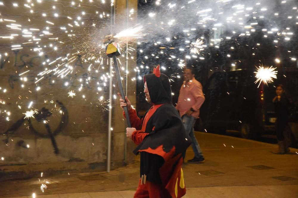 La trobada de diables fa tremolar el Barri Antic d