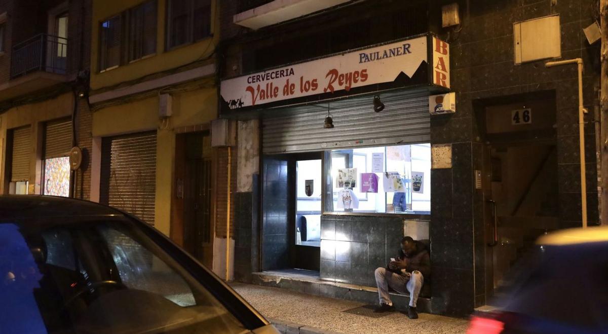 Los hechos tuvieron lugar el 24 de marzo de 2024 en el bar Valle de los Reyes, en la calle Bolivia de Zaragoza. | LAURA TRIVES