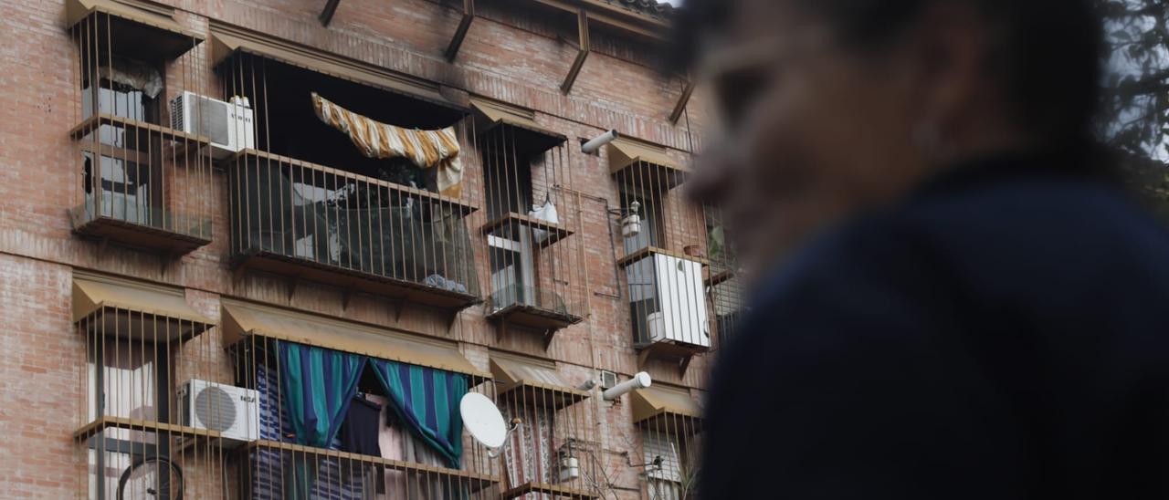 Estado en el que ha quedado la fachada exterior de la vivienda tras el incendio.