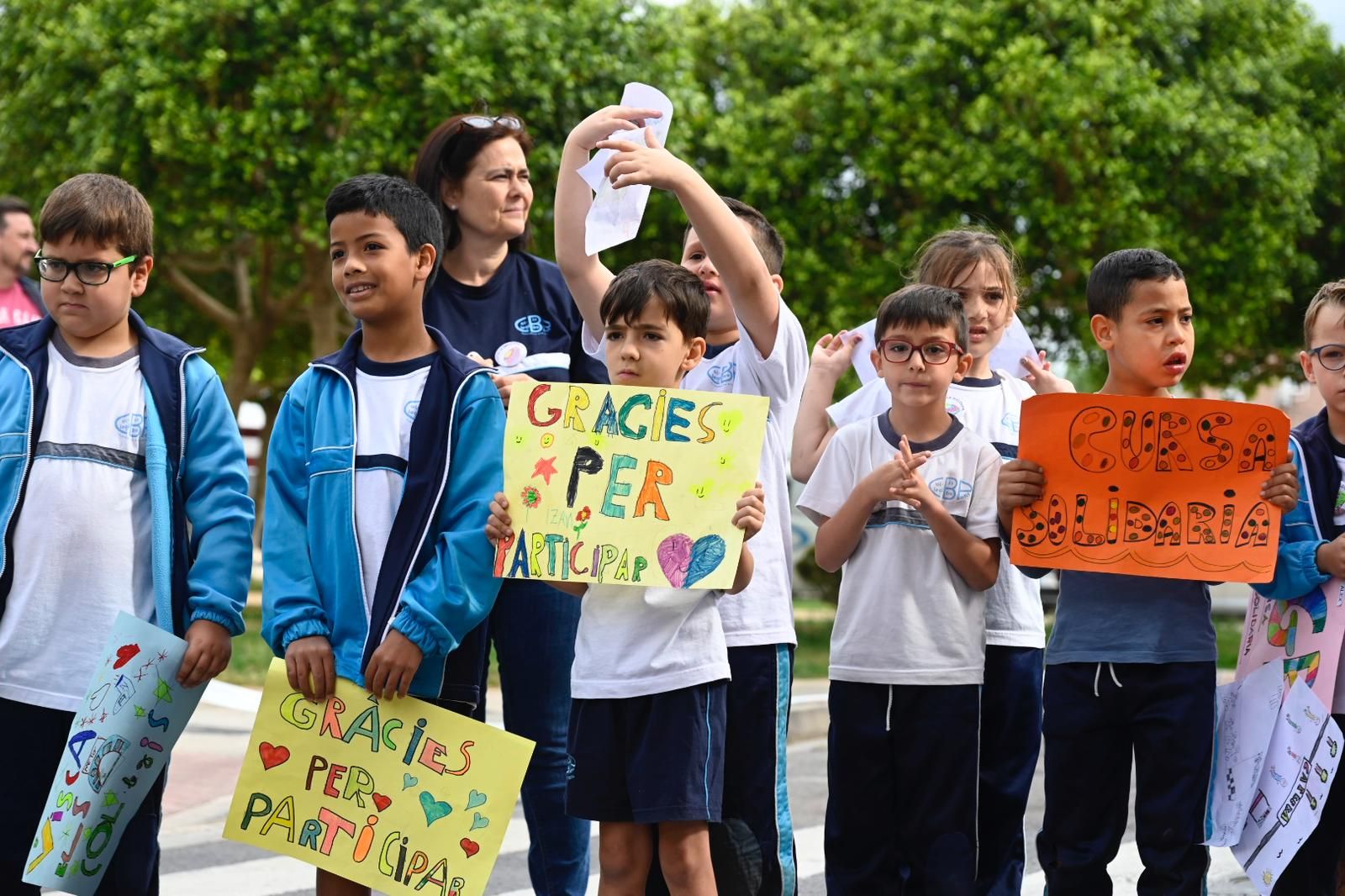 Escolares de Vila-real protagonizan una carrera solidaria en homenaje a mossén Guillermo