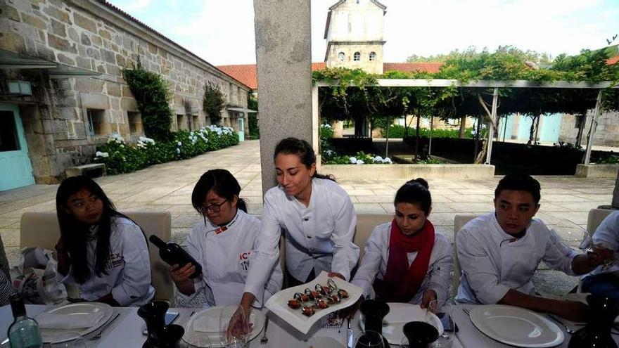 Una cata maridaje en las instalaciones de Pazo Baión. // Iñaki Abella