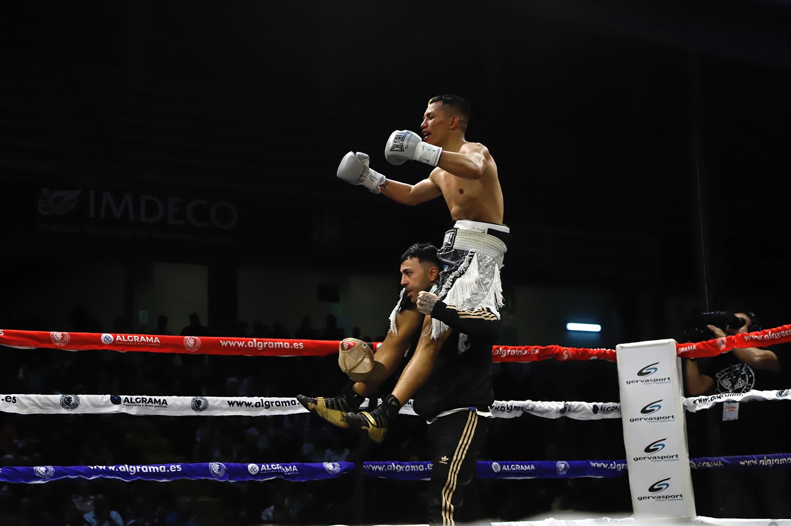 Las imágenes de la velada de boxeo en Vista Alegre