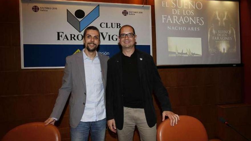 El público llenó el Auditorio Municipal do Areal, en Vigo, para escuchar a Nacho Ares.