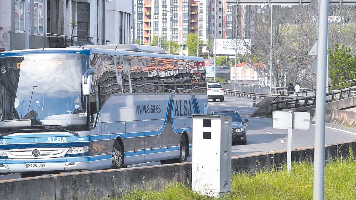 Radar fijo de la DGT en la AC-12.