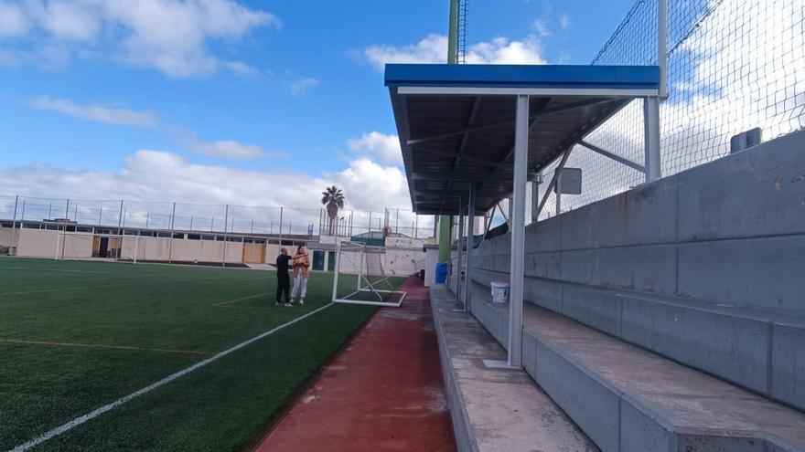 Las Palmas de Gran Canaria invierte 39.000 euros en la nueva cubierta del campo de fútbol de Costa Ayala