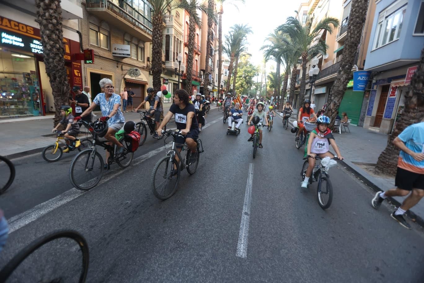 La revuelta ciclista en Alicante por Palestina, en imágenes