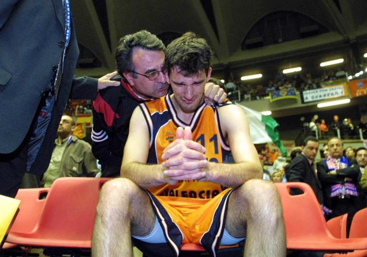 Las lágrimas de Nacho Rodilla tras perder la final de la Copa Saporta en 2002.