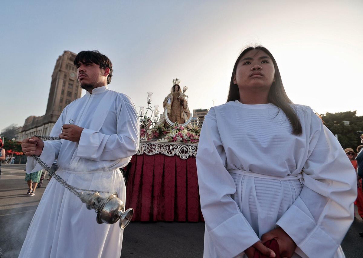 Procesión marítimo-terrestre de la Virgen del Carmen en Santa Cruz
