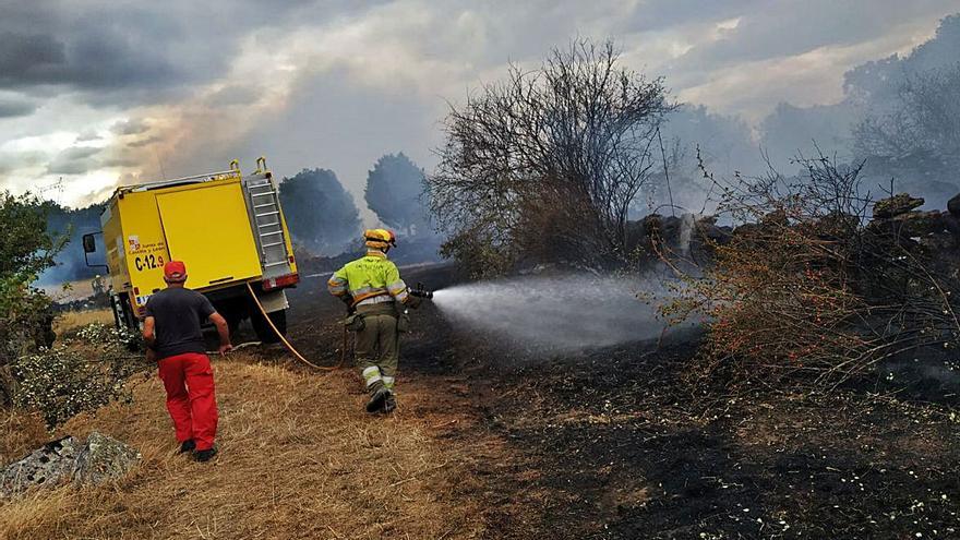 Sofocados dos incendios en los términos municipales de Moral de Sayago y Formariz