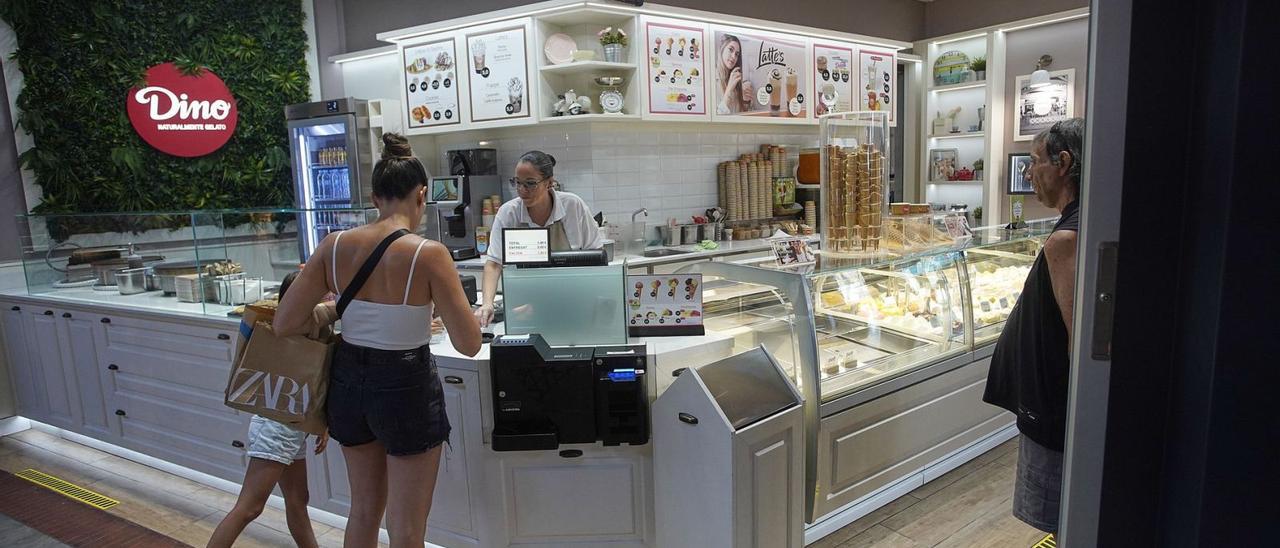 Una de les botigues de Gelati Dino a les comarques gironines es troba a l’Espai Gironès de Salt. | MARC MARTÍ