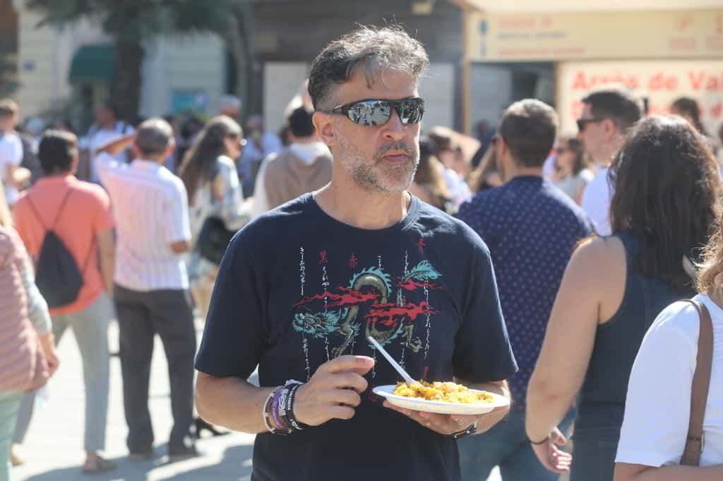 La plaza del Ayuntamiento de València se convierte en un gran restaurante al aire libre con el Tastarròs