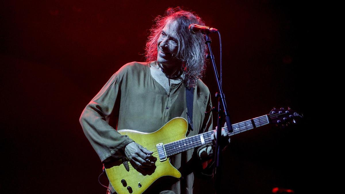El cantante Robe Iniesta, durante un concierto en el Auditorio Miguel Ríos.