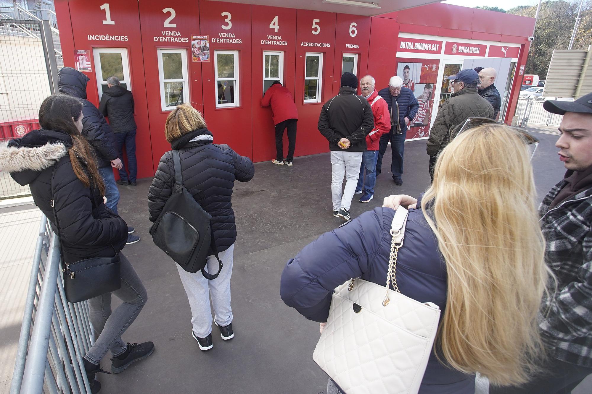 Tres quarts d'hora per comprar una entrada pel Girona-Barça