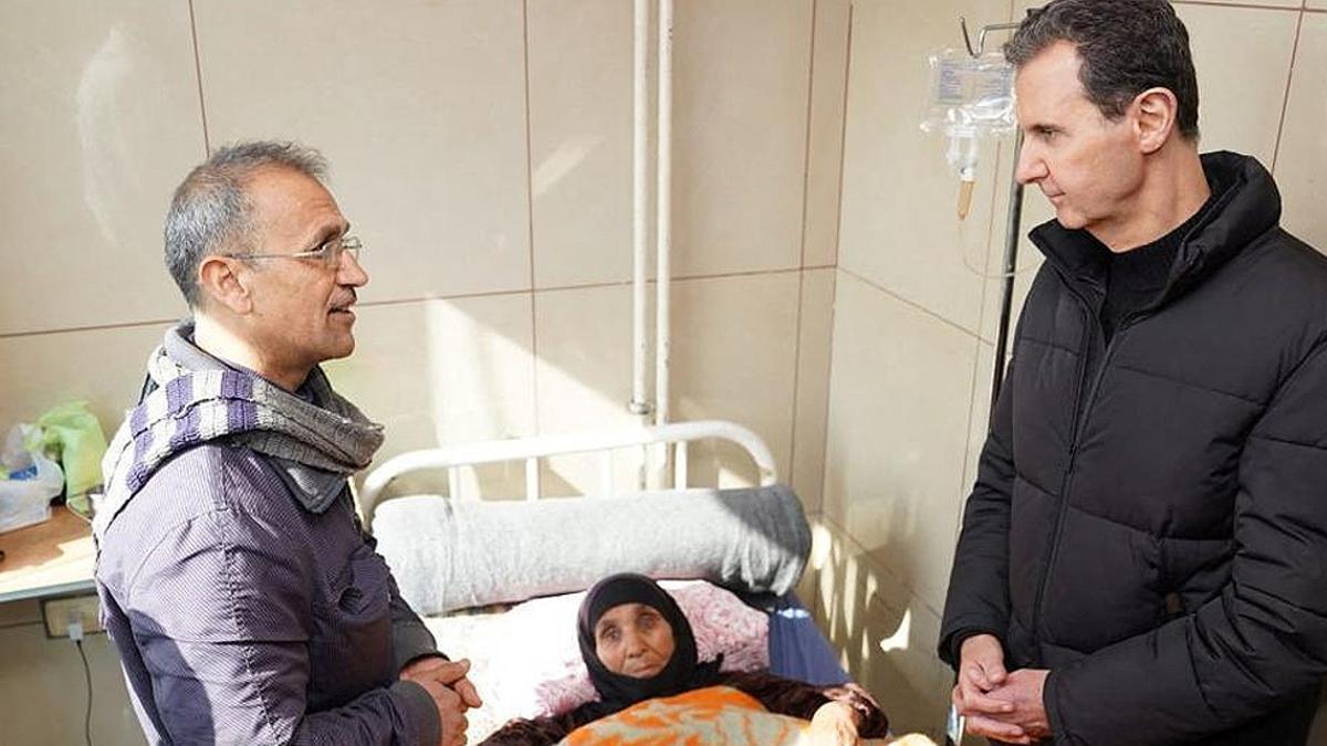 El presidente sirio, Bachar al Asad, visita un hospital en Alepo, una de las provincias más golpeadas por los seísmos de Turquía en febrero de 2023.