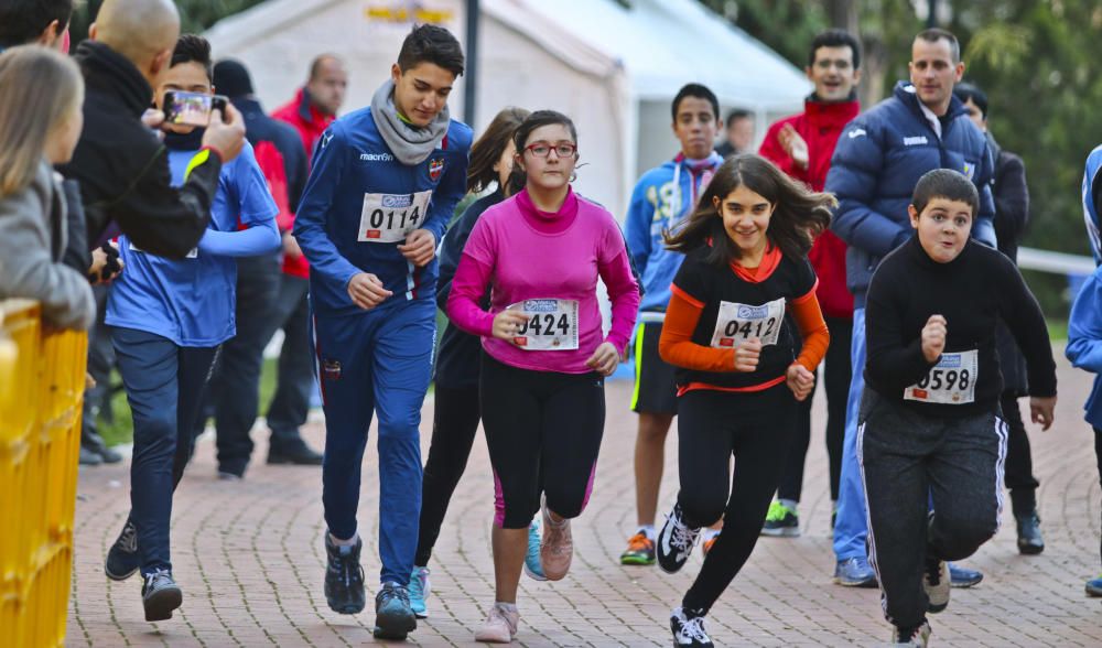 Más de 600 personas participan en la San Silvestre