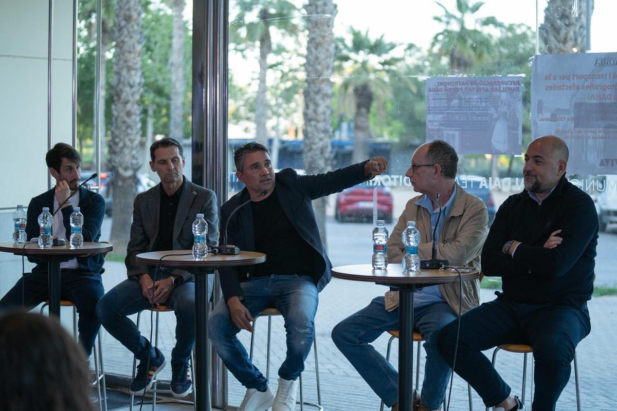 Personalidades del mundo del deporte valenciano participaron en la presentación del libro.