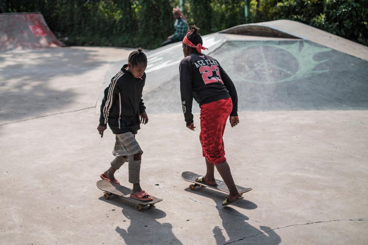 El skate entre niñas etíopes, mejora su salud mental y las empodera