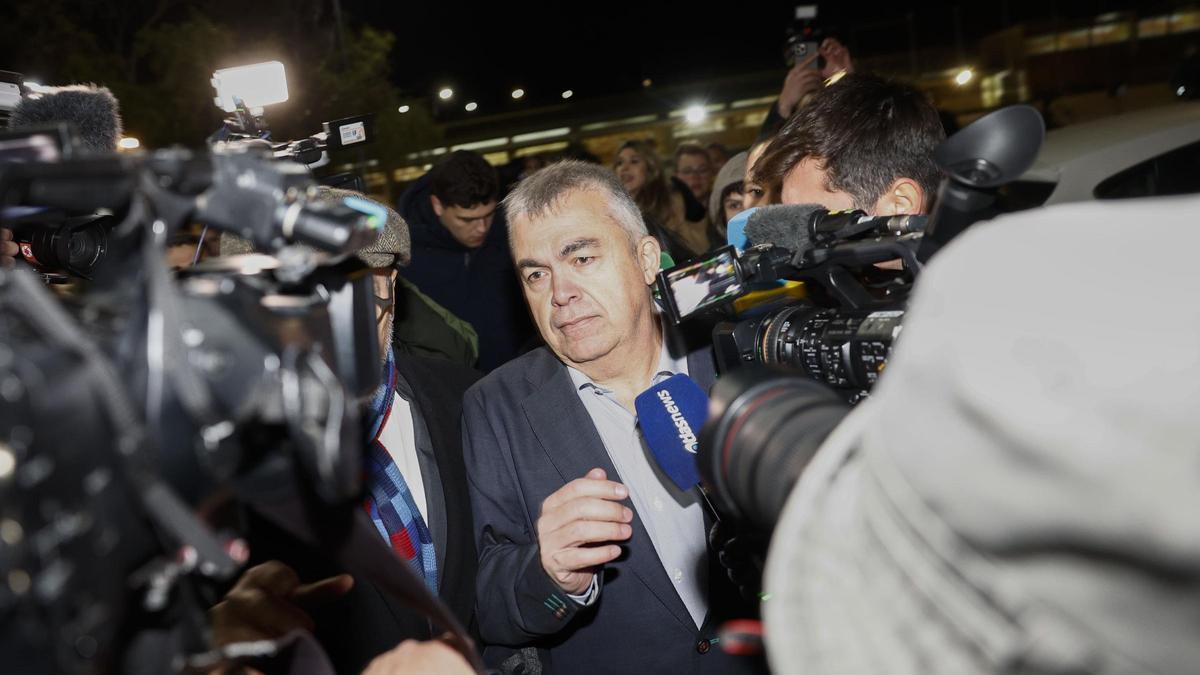 El exsecretario de Organización del PSOE Santos Cerdán, a su salida de la cárcel de Soto del Real (Madrid).