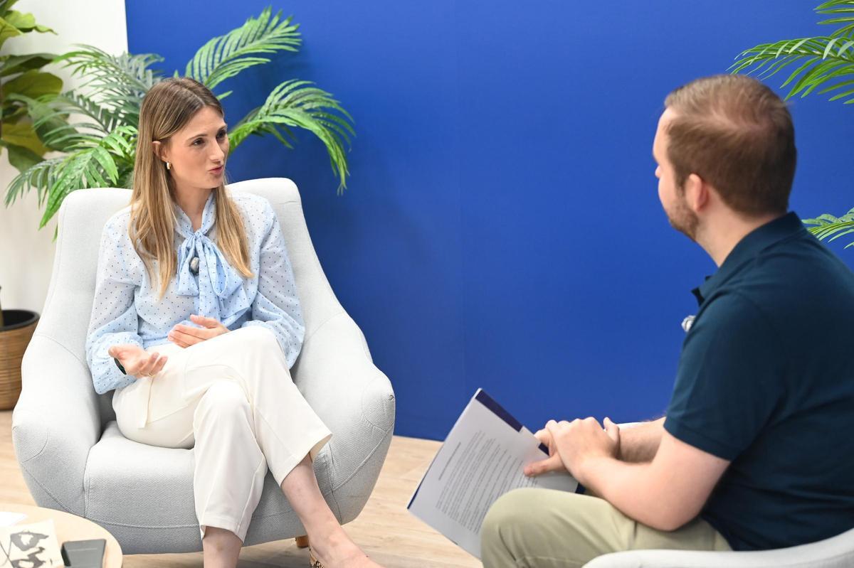 Momento de la entrevista en las instalaciones de 'Mediterráneo'.