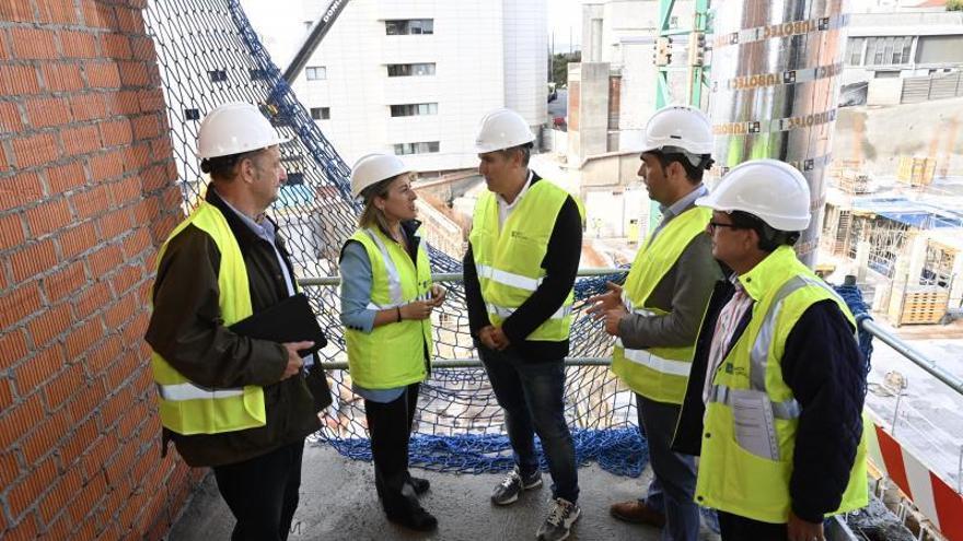 Ethel Vázquez visitó ayer los trabajos acompañada de otras autoridades y profesionales. |   // R.V.