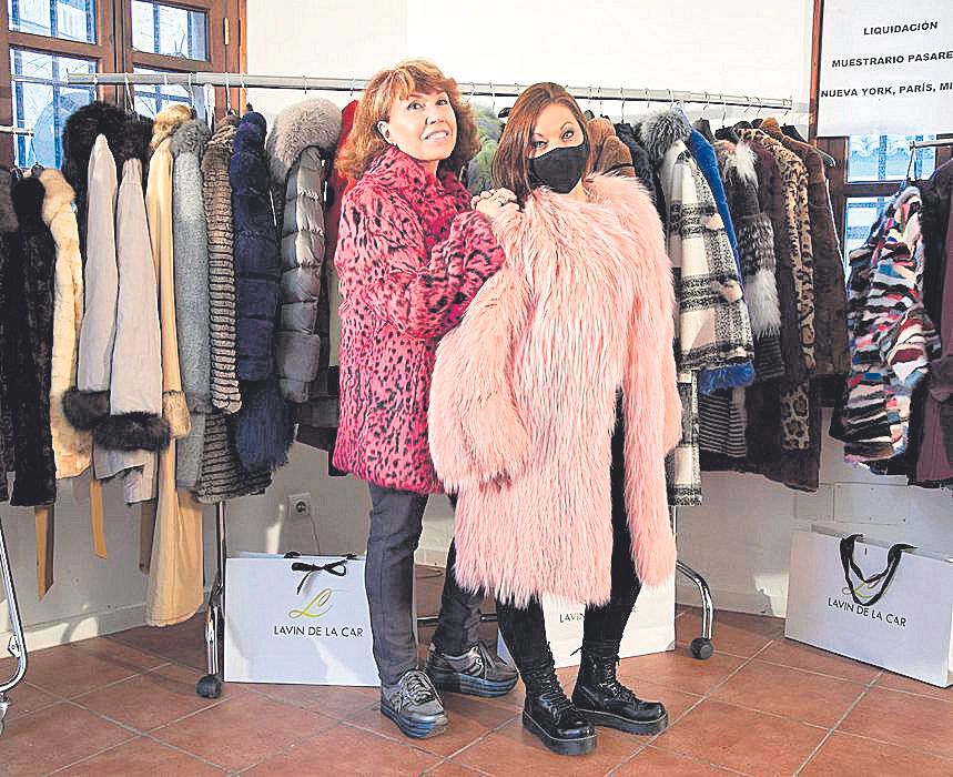 Lina Lavin  y Sandra Coranti  de Lavin  De La Car.