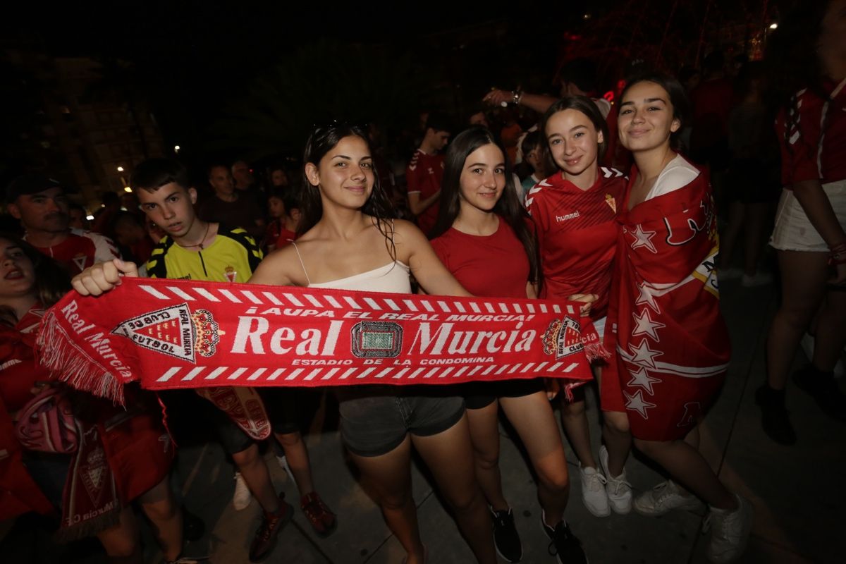 La Circular se llena para celebrar el ascenso del Real Murcia