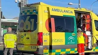 Evacuado al hospital el conductor de un camión tras un accidente en Aguilar