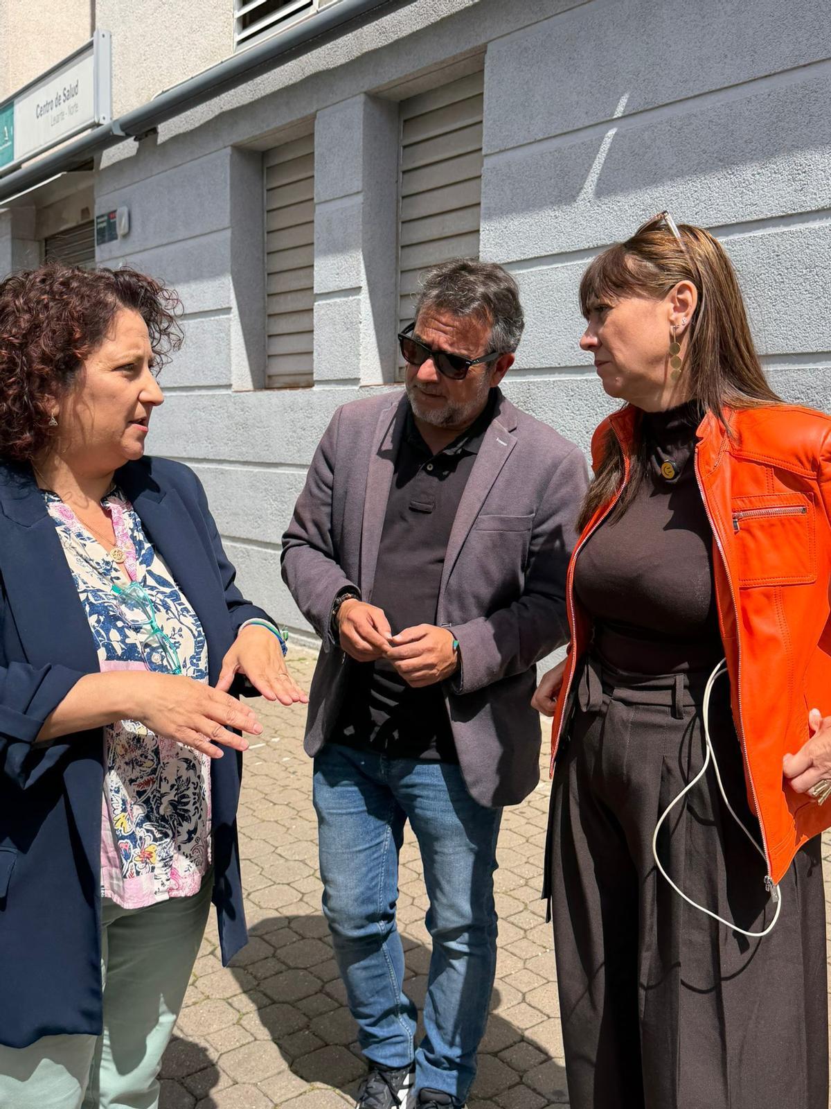 La candidata del PSOE Victoria Fernández, junto a concejales del PSOE.