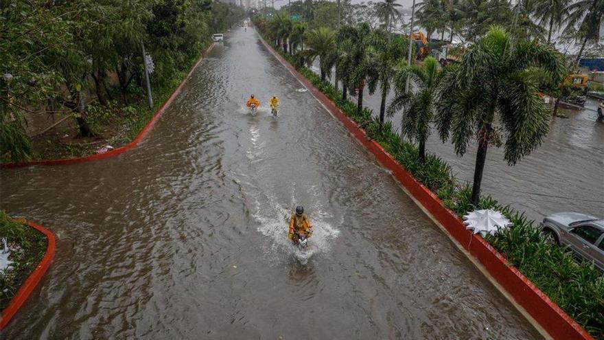 El tifón Vamco golpea con mucha fuerza al norte de Filipinas